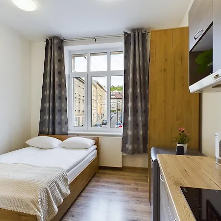 Stylish And Wooden 1st Floor In Cracow By Renters Apartamento *