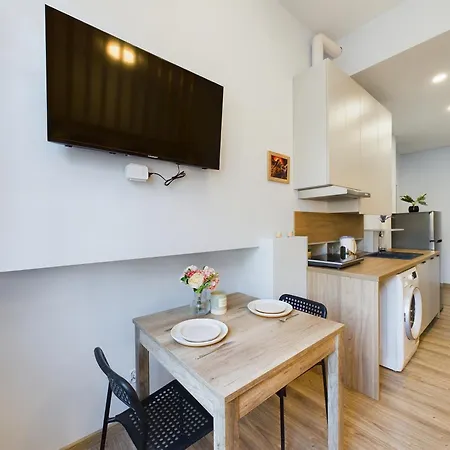 Stylish And Wooden 1st Floor In Cracow By Renters Apartamento