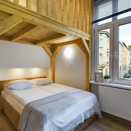 Stylish And Wooden 1st Floor In Cracow By Renters