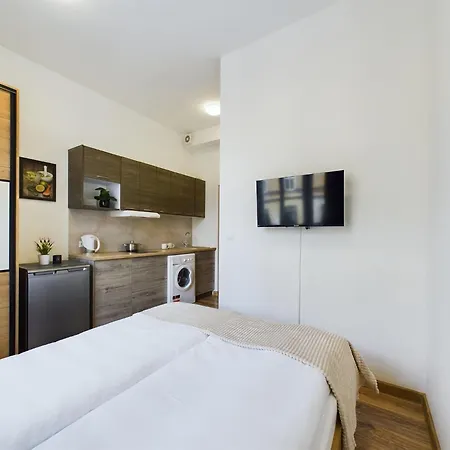 Apartment Stylish And Wooden 1st Floor In Cracow By Renters *