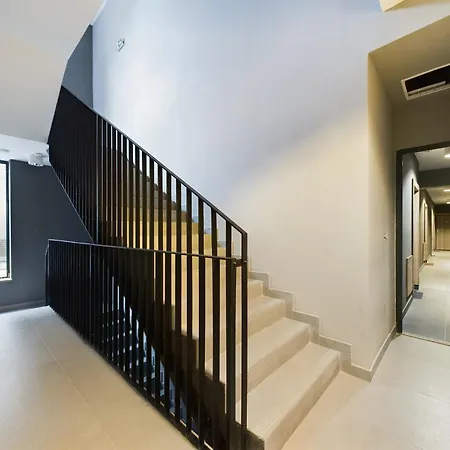Stylish And Wooden 1st Floor In Cracow By Renters
