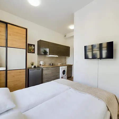 Stylish And Wooden 1st Floor In Cracow By Renters *