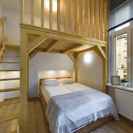 Stylish And Wooden 1st Floor In Cracow By Renters דירה *