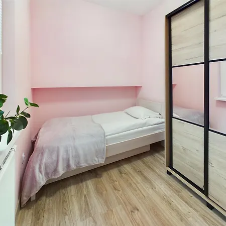 Stylish And Wooden 1st Floor In Cracow By Renters * קרקוב