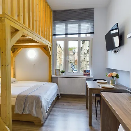 Stylish And Wooden 1st Floor In Cracow By Renters