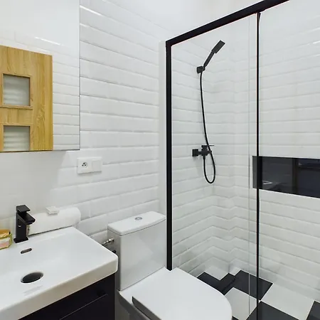 Stylish And Wooden 1st Floor In Cracow By Renters קרקוב